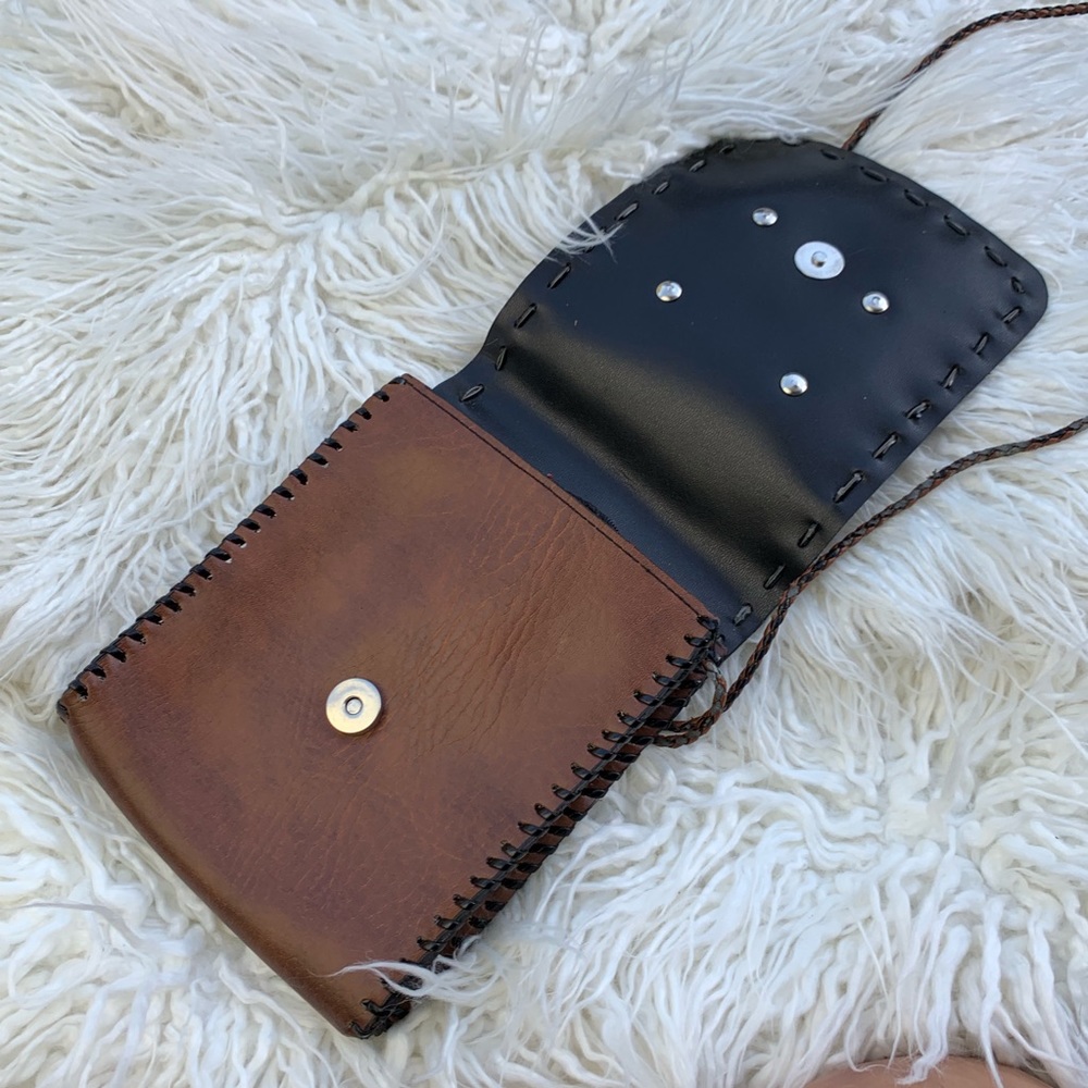 ✨🖤 Super Cute Leather Handmade Crossbody 🖤✨ - Picture 5 of 8
